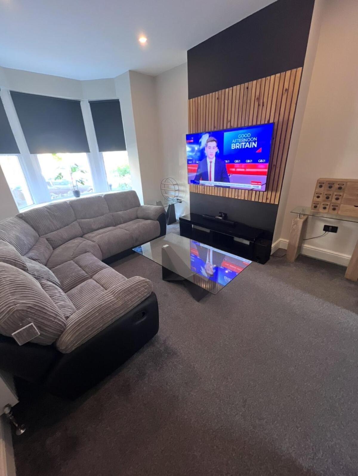 Modern 5 Bedroom Terraced Luxurious House Colwyn Bay Exterior photo
